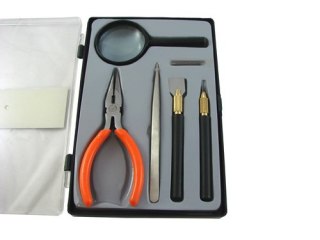 Zestaw narzędzi precyzyjnych T-9825 -