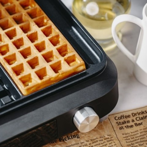 Adler Gofrownica z wyświetlaczem LED