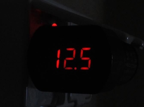 Woltomierz do gniazda zapalniczki samochodu 12V miernik napięcia Bigstren