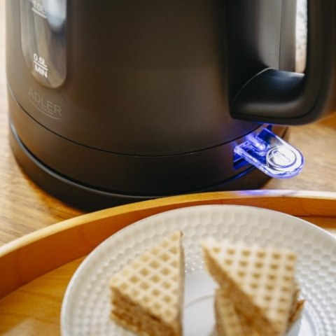 Adler Czajnik elektryczny 1,7 L | STRIX | Płaska grzałka | Automatyczne wyłączanie | czarny