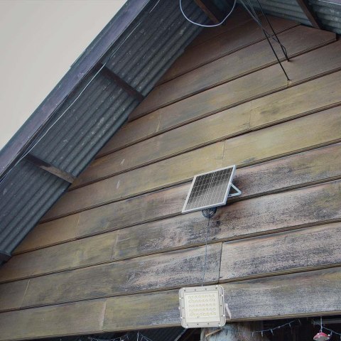 Projektor LED Solarny V-TAC 6W Pilot, AUTO, Timer, IP65 Biały VT-40W-W 4000K 400lm