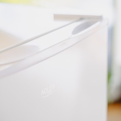 Adler Wolnostojąca lodówka podblatowa 58L| Metalowe drzwi | Regulacja chłodzenia | Agregatowa | Biała