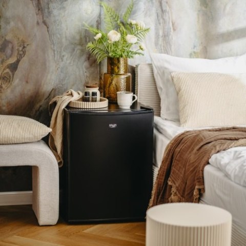 Adler Wolnostojąca lodówka podblatowa 58L| Metalowe drzwi | Regulacja chłodzenia | Agregatowa | Czarna