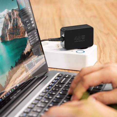 Zasilacz uniwersalny Kruger&Matz 45W z funkcją Power Delivery 7 końcówek