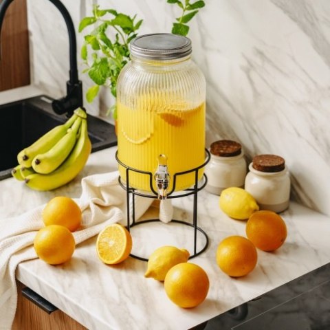 Adler Słój do napojów z kranikiem 4L | Szklany dyspenser z ryflowanym szkłem i metalowym stojakiem