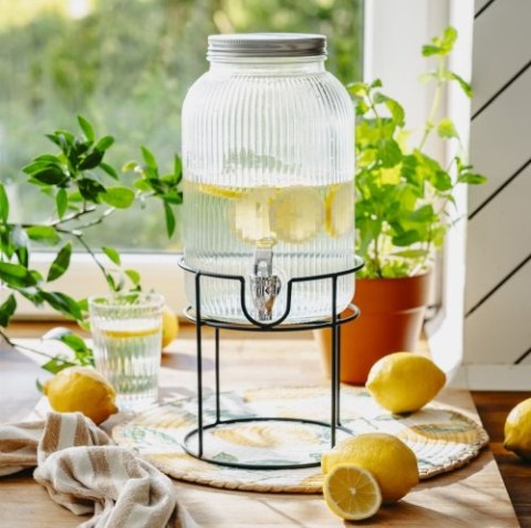 Adler Słój do napojów z kranikiem 4L | Szklany dyspenser z ryflowanym szkłem i metalowym stojakiem