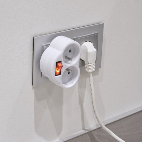 Rozgałężnik elektryczny z włącznikiem, 2 gniazda z uziemieniem, biały DPM