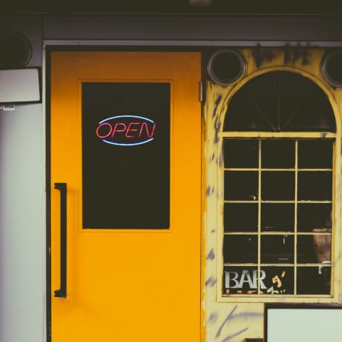 Neon "open", 45 x 22 cm