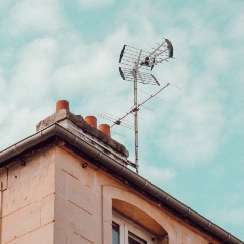 Antena kierunkowa DVB-T / DVB-T2, UHF, 29 elementów, 16 dB, wzmacniacz 24 dB, filtr LTE, karton DPM