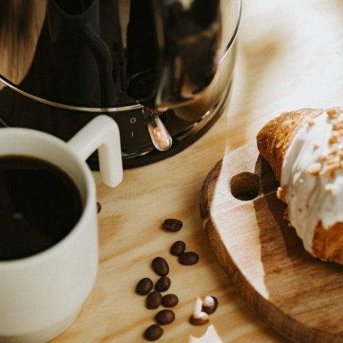 Adler Czajnik elektryczny 1,7L z filtrem antywapiennym i automatycznym wyłączaniem