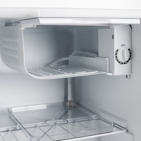 Adler Wolnostojąca lodówka podblatowa 45L | Metalowe drzwi | 6-stopniowa regulacja | Agregatowa | Biała