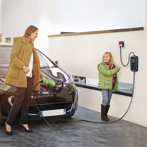 Qoltec Mobilna ładowarka do samochodu elektrycznego EV z regulacją 2w1 Typ2 | 7kW | 230V | LCD | Przenośna | Wallbox | 5m