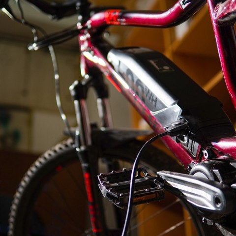 Qoltec Szybka Ładowarka do roweru elektrycznego 36V | 42V | 2A | 3P-GX16 | +kabel zasilający