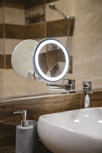 Adler Lusterko LED łazienkowe, 5x powiększenie, 24 diody LED, regulacja natężenia światła