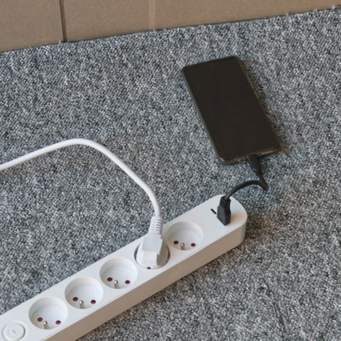 Listwa ochronna z wyłącznikiem, 5 gniazd, 2 x USB, biała, 1.5 m