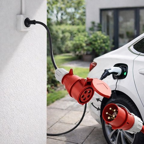 Qoltec Adapter siłowy do ładowarek EV | gniazdo CEE 16A 5P | Przejściówka 400V na SCHUKO 230V | max 16A | 3.5 kW