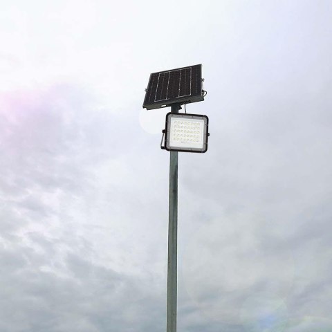 Naświetlacz LED solarny V-TAC 6W pilot auto timer IP65 czarny VT-40W 6400K 400lm